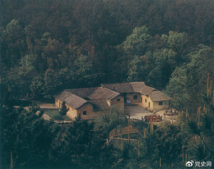 毛澤東故居&mdash;&mdash;湖南省湘潭縣韶山?jīng)_上屋場。1893年12月26日，毛澤東在這里誕生。